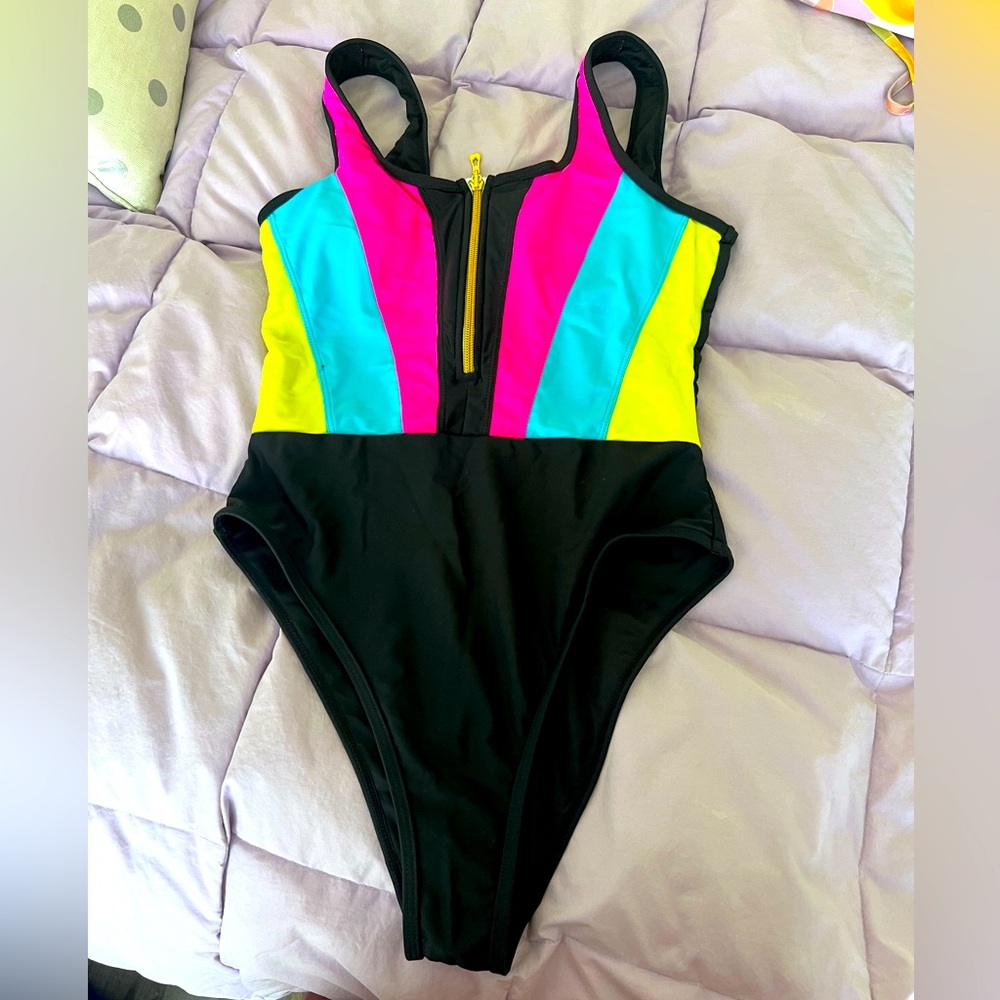 Zipper front, colorful one Piece